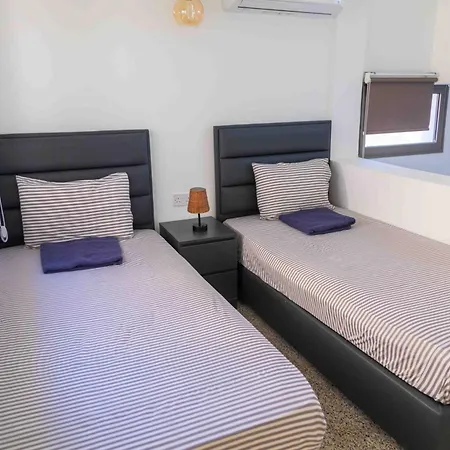 Holiday home Row 7 Homes